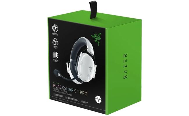 Razer BlackShark V2 Pro 2023 Wireless+Bluetooth Gaming Headset: THX 7.1 Spatial Surround Sound, Noise-Isolating Earcups, Up To 70hr Battery Life - for PC, PS5, PS4, Switch - White Edition
