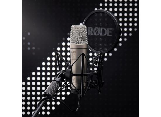 Rode NT1 5th Generation Condenser Microphone with SM6 Shockmount and Pop Filter,Silver